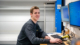 Langzauner Mitarbeiter am Computer