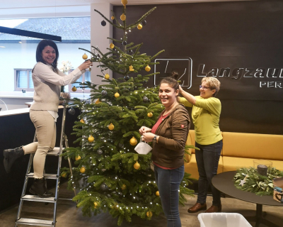 Weihnachtsbaum schmücken