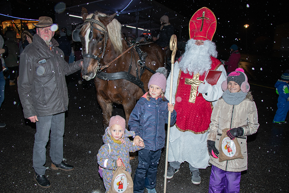 Langzauner Adventmarkt Nikolaus mit Kinder