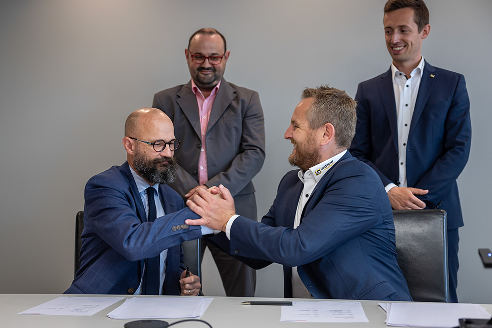 langzauner-refratechnik-handshake Langzauner Sonderlösungen für Refratechnik
