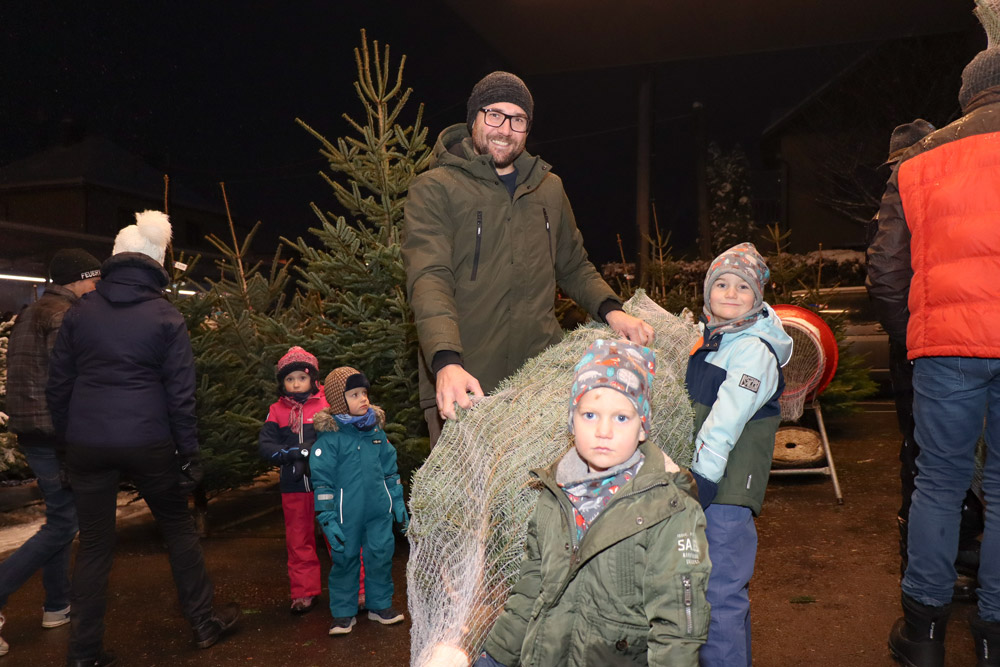 Langzauner Adventmarkt Christbaum aussuchen