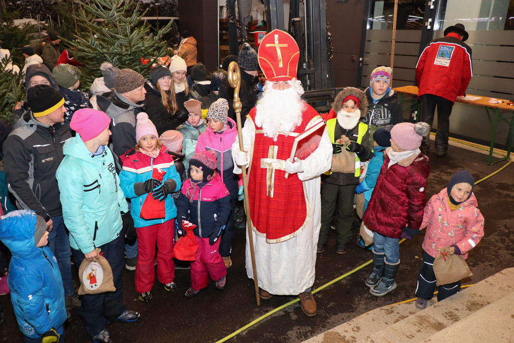 Nikolaus mit Kindern
