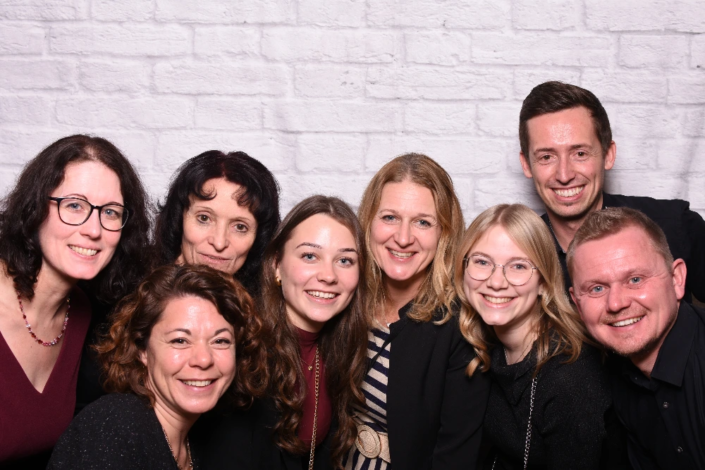 langzauner-fotobox-1 Mitarbeiter von Langzauner machen ein Gruppenfoto